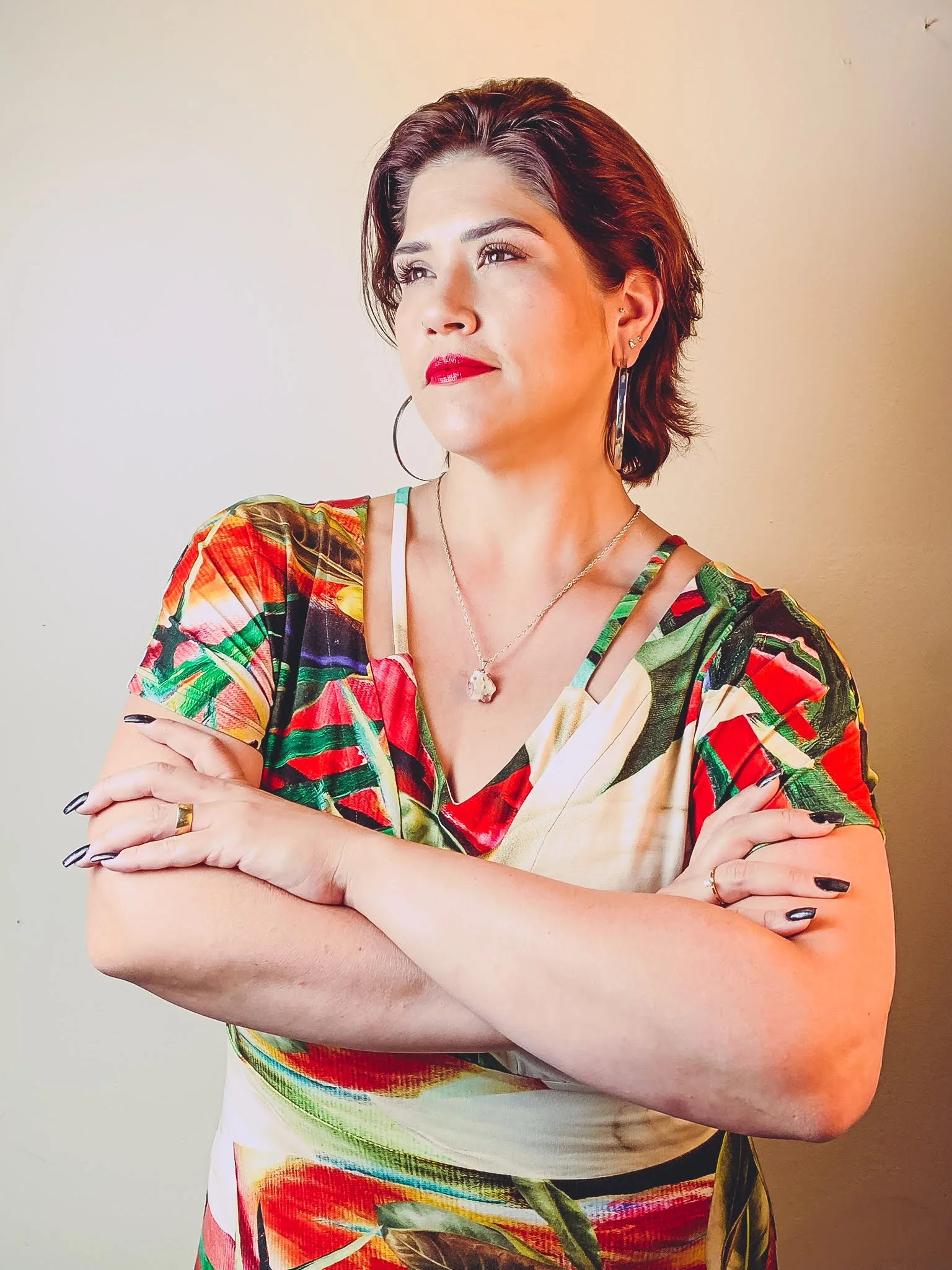 Dra. Rafaella Cardoso em seu consultório em Amparo